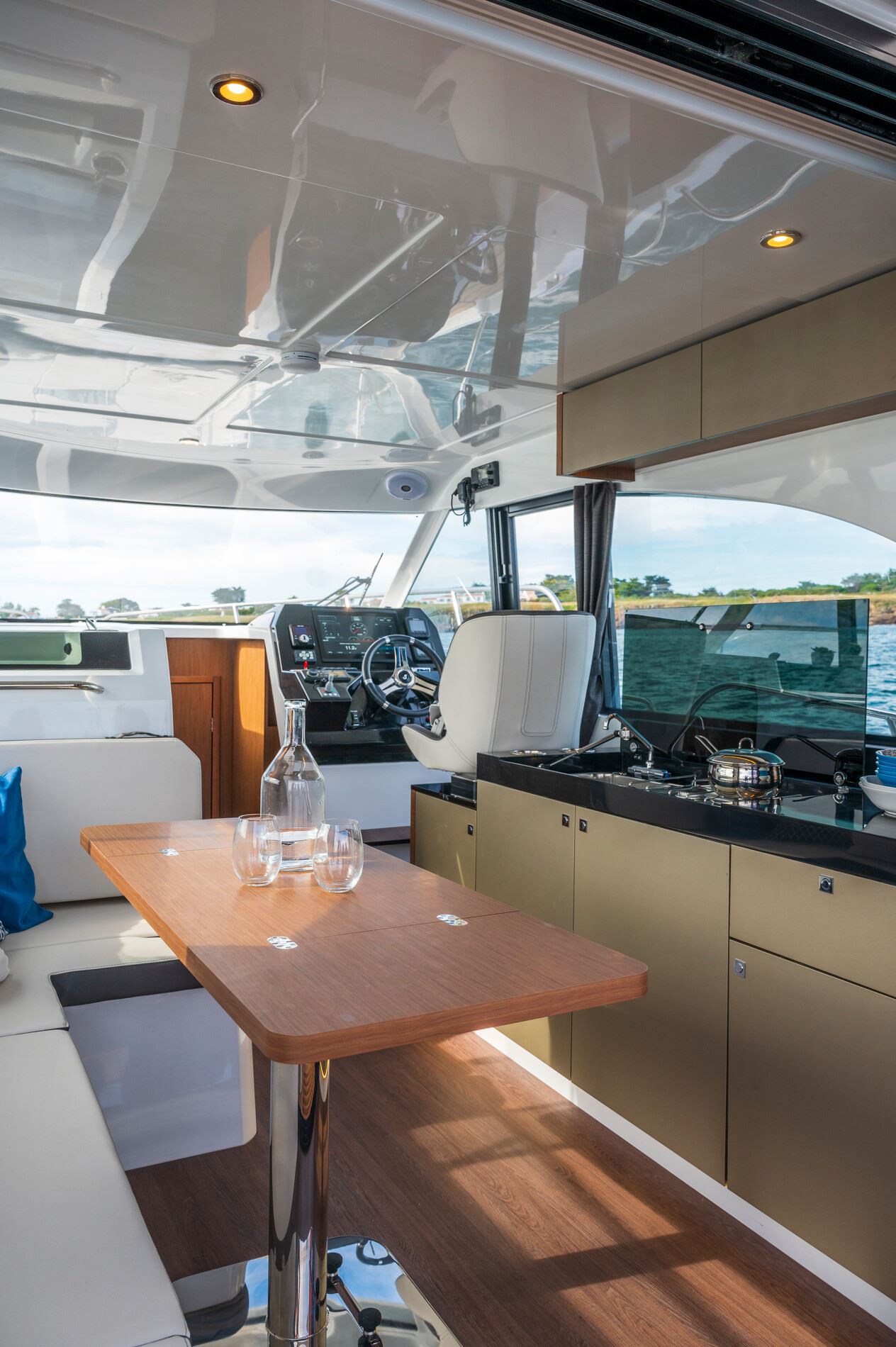 slider 3 Beneteau Antares 11